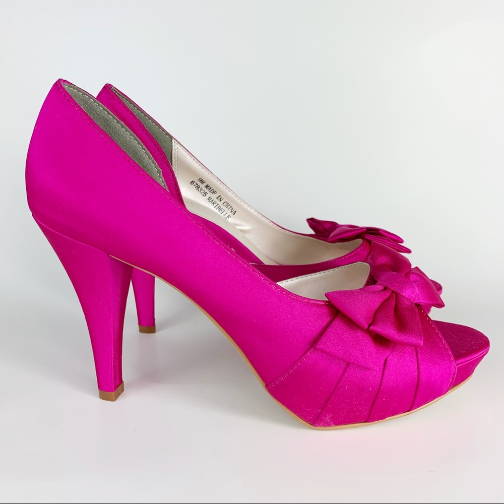 *SOLD*David's Bridal Maribelle Satin Pumps SZ1-779 - Picture 2 of 9